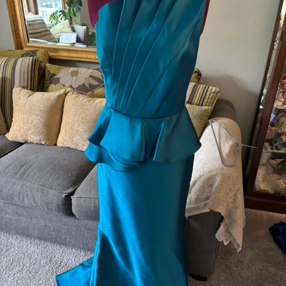 Carmen Marc Valvo Teal Peplum Ruffle Formal Gown Size 8